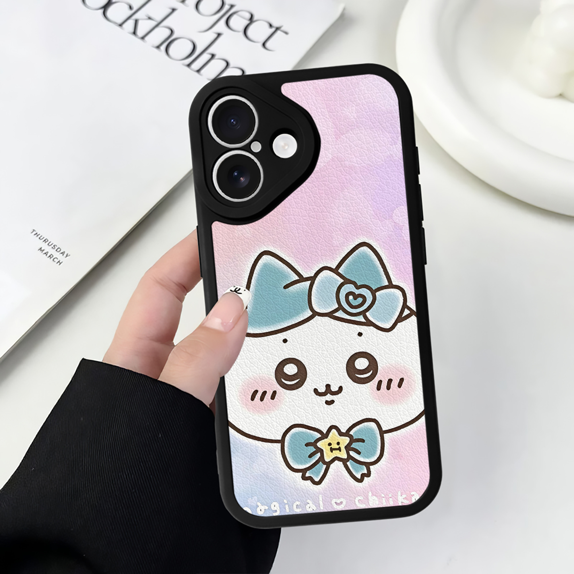 （画像用） ちいかわ Chii-kawa 【iPhone 16シリーズ対応】シリコンスマホケース（レザー調） 材質：シリコン